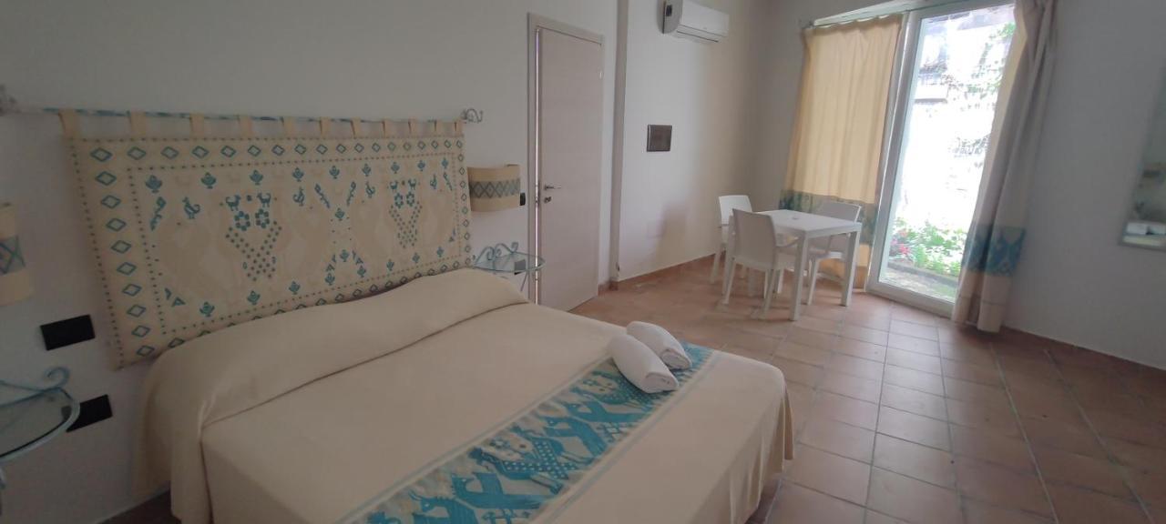 Hotel Altura Villasimius Exteriör bild